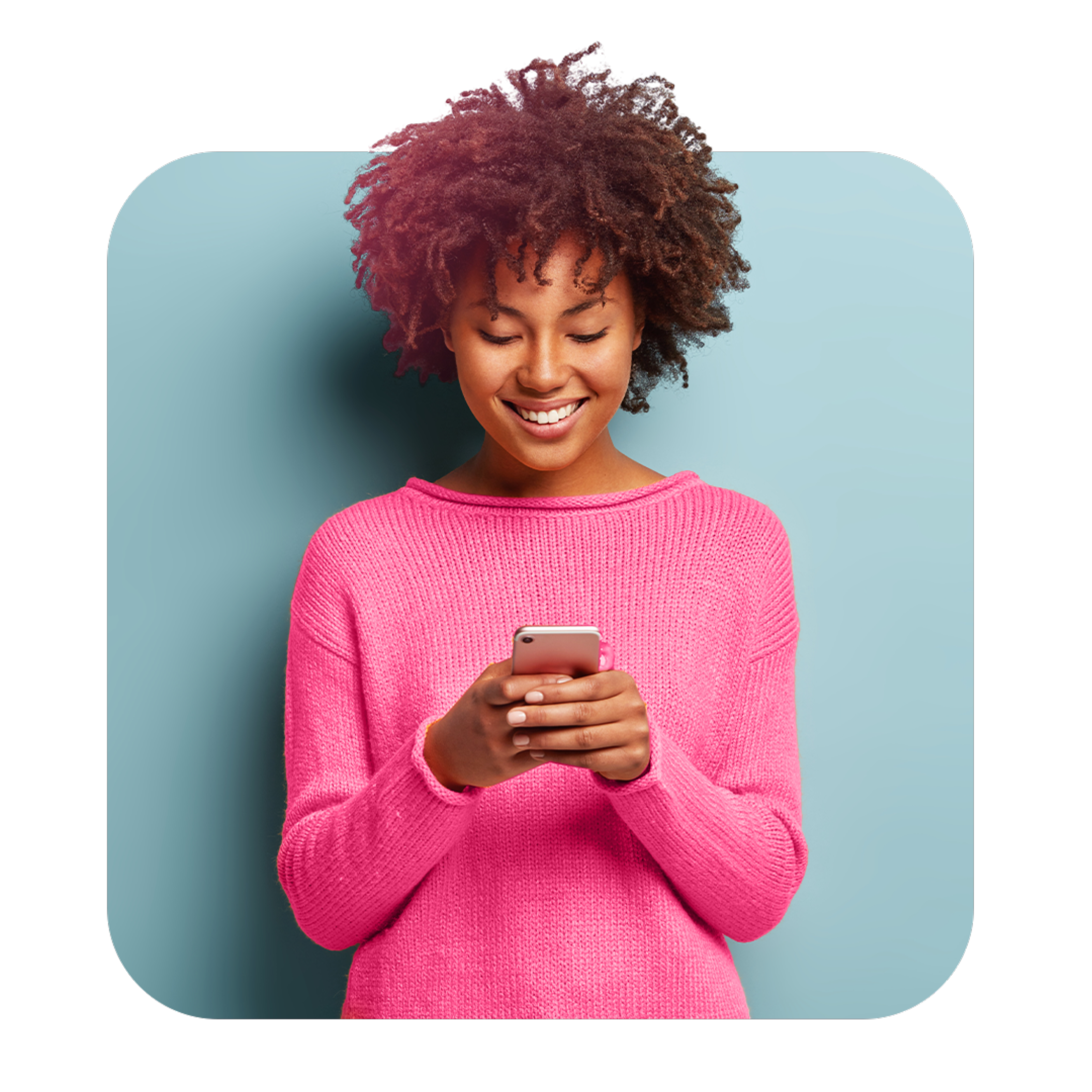 Mulher feliz usando o aplicativo